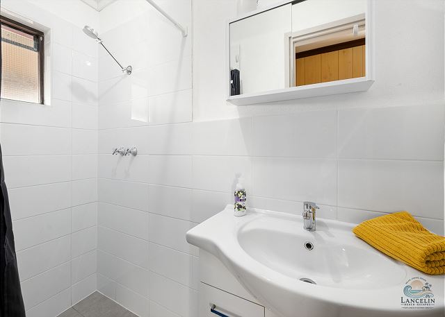 Bathroom with shower and basin